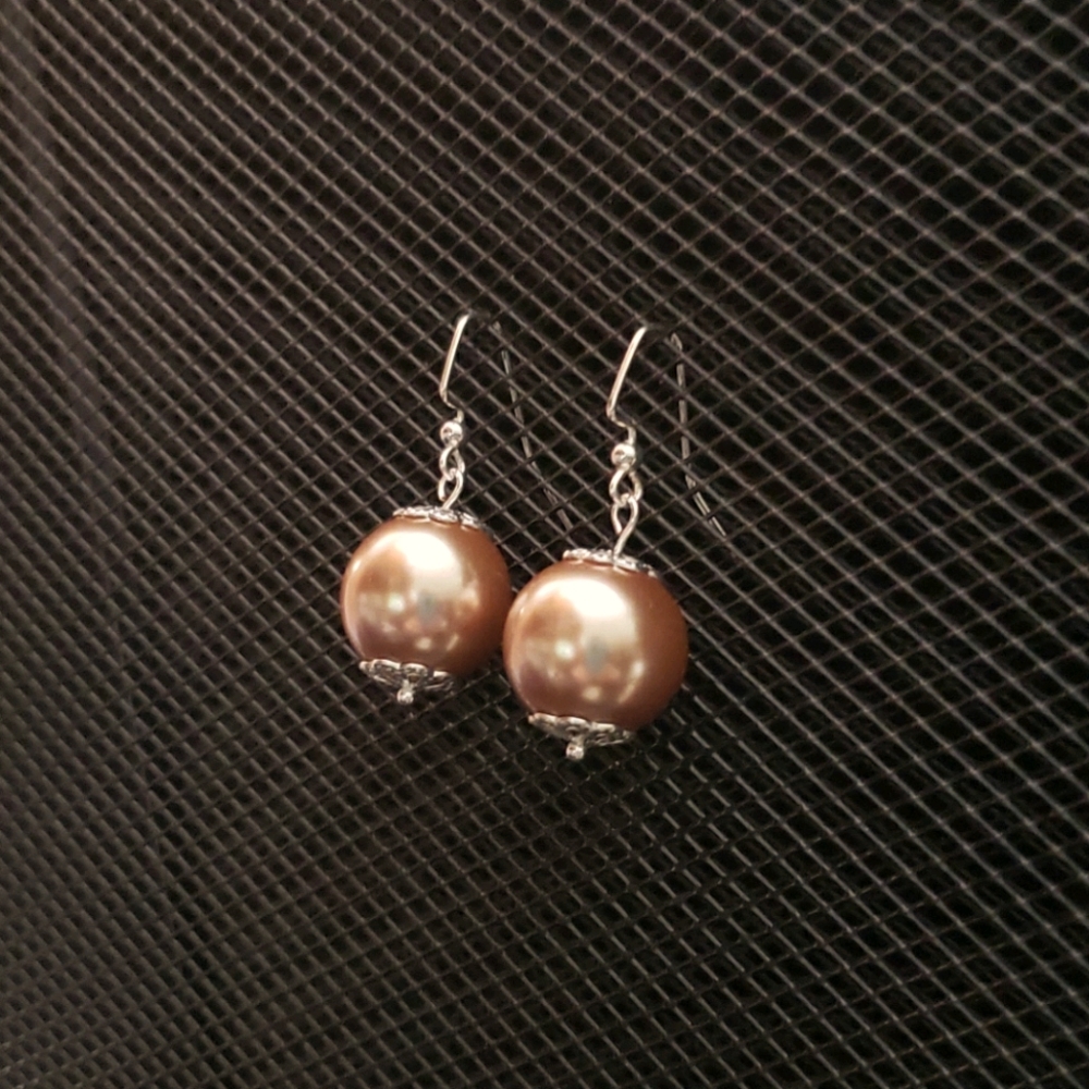 3/$20 | Caramel faux pearl earrings